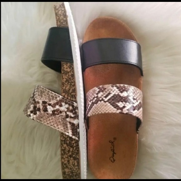 Qupid Sandals - Picture 3 of 3